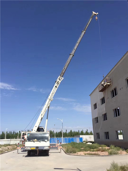 辽阳市“轻装强干”—— 吊车的 “轻量化臂架” 技术